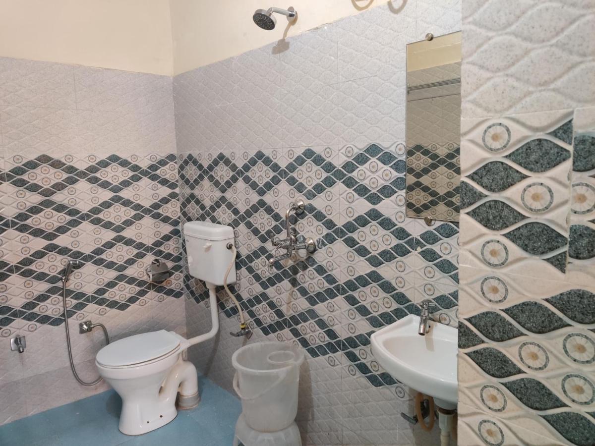 Mvt Guesthouse & Restaurant Rishīkesh Dış mekan fotoğraf