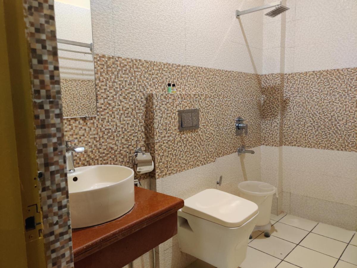 Mvt Guesthouse & Restaurant Rishīkesh Dış mekan fotoğraf