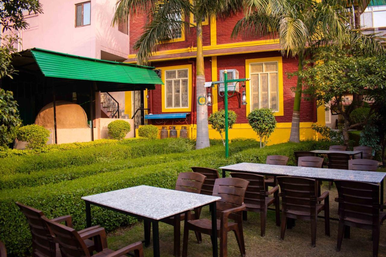 Mvt Guesthouse & Restaurant Rishīkesh Dış mekan fotoğraf