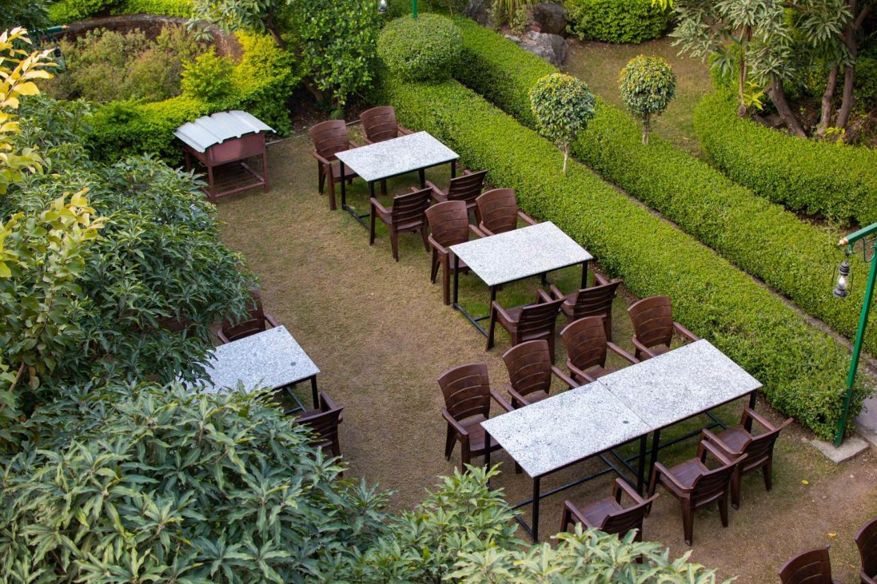 Mvt Guesthouse & Restaurant Rishīkesh Dış mekan fotoğraf