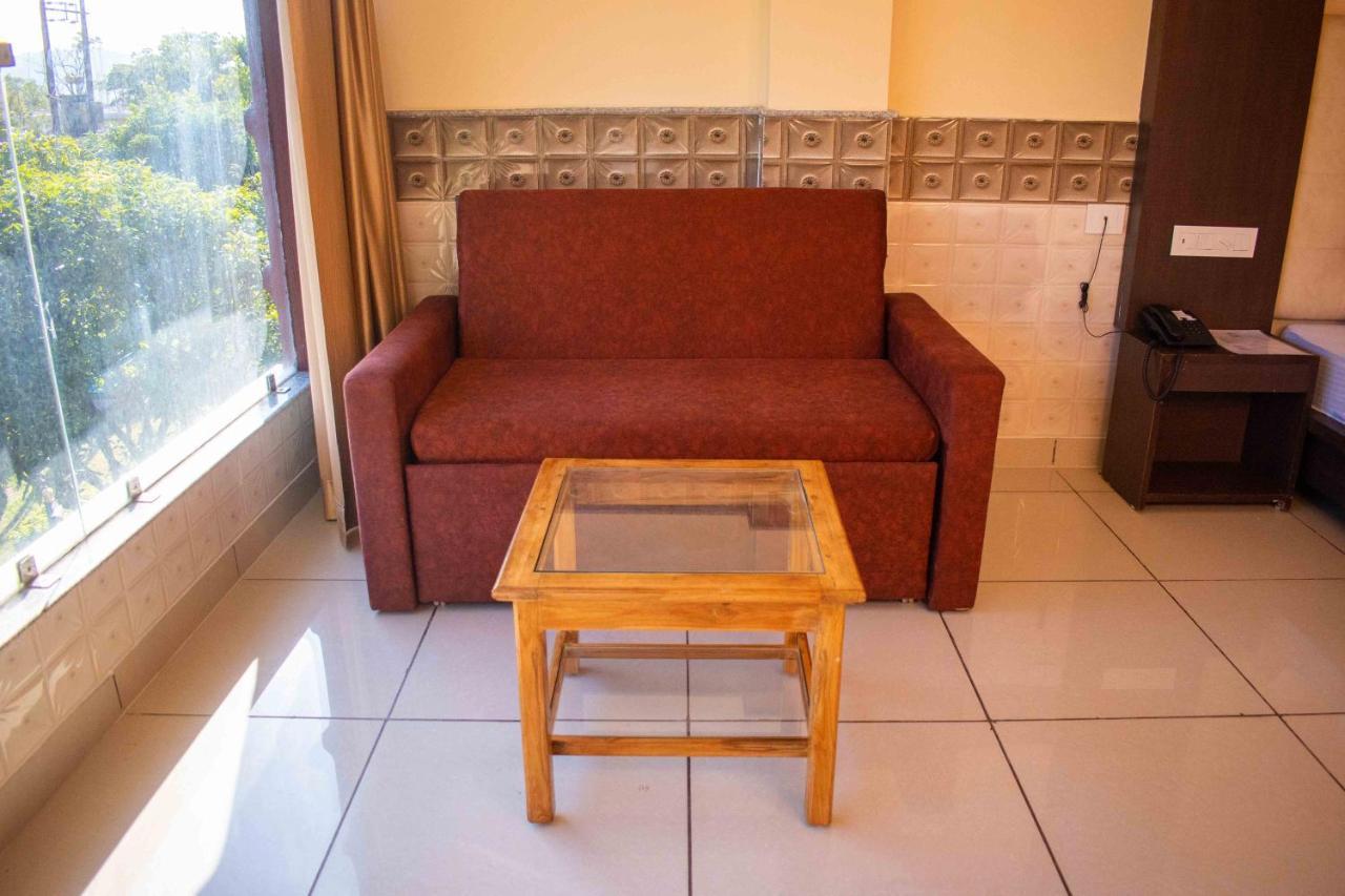 Mvt Guesthouse & Restaurant Rishīkesh Dış mekan fotoğraf